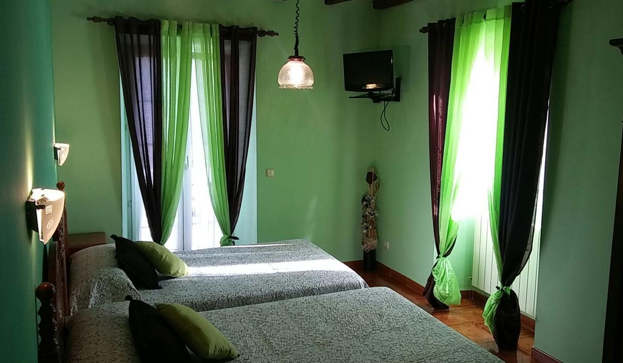 Hostal Ekaitza Hotell Lesaka Eksteriør bilde