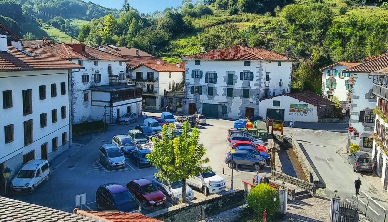 Hostal Ekaitza Hotell Lesaka Eksteriør bilde